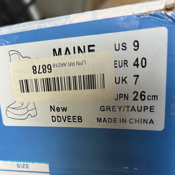 NWT Dream Pairs Maine Winter boots grey / taupe excellent Size 9 - Picture 9 of 12